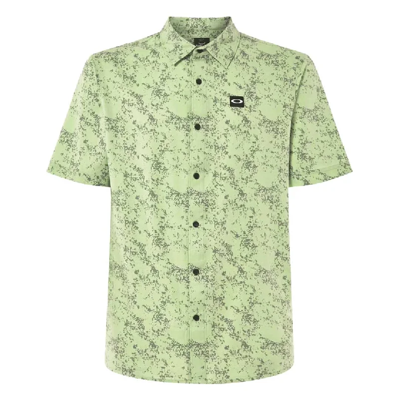 Oakley - Men's Sand Camo Woven Short Sleeve Shirt (FOA404369 9VN)